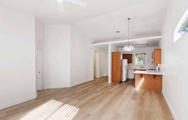 Beautiful 2 Bedroom Townhome In the Desirable Gated Terraces Of Seven Hills