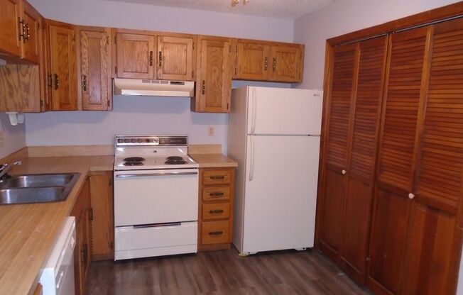 2 beds, 1 bath, 900 sqft, $1,100, Unit 1