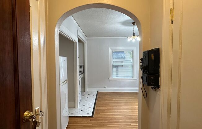 Studio, 1 bath, 265 sqft, $1,075, Unit 105