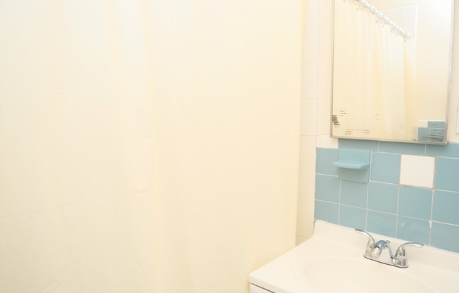 3 beds, 1 bath, 999 sqft, $3,550, Unit 21A