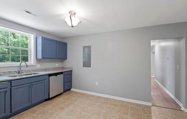 3 beds, 1 bath, $1,595