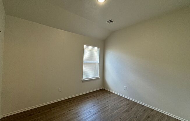 2 beds, 2 baths, 975 sqft, $1,200, Unit 1416 SW Texas Apt A