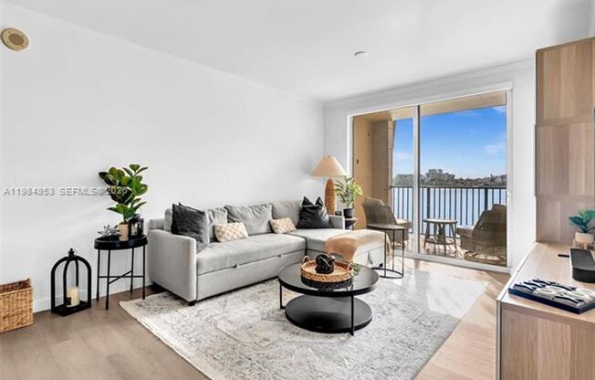 2 beds, 2 baths, 1,116 sqft, $4,000, Unit 17150 N Bay Rd # 2205