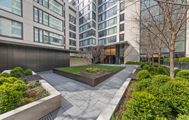 4 beds, 3.5 baths, $28,000, Unit 1009