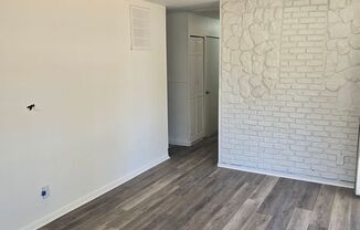 3 beds, 1 bath, $1,100