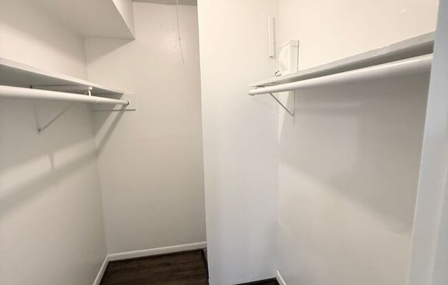 2 beds, 1 bath, $925, Unit SC553