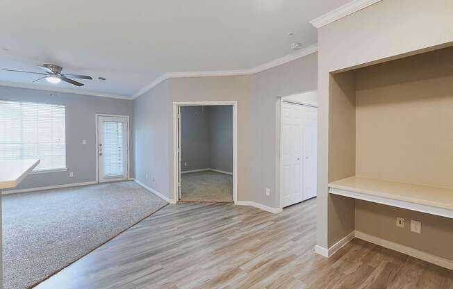 2 beds, 1 bath, 912 sqft, $1,516