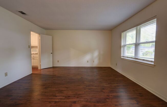 MOVE IN SPECIAL!  ½ OFF the First full month’s rent!