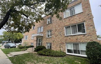 Renovated South Minneapolis Ground Level Apartment, Light Rail, Free USI Fiber Internet, Free Parking