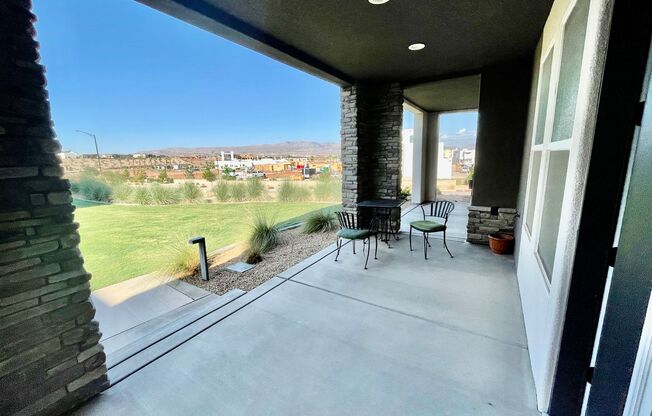 Fully Furnished 3-BR Townhome in Desert Color