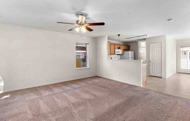 Plum Creek - 3 Bedroom / 2.5 Bathroom Home - 2 Car Garage - Fenced Backyard