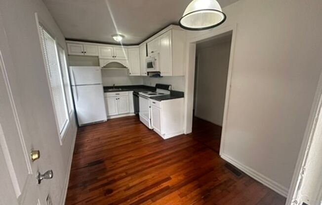 2 beds, 1 bath, $1,150