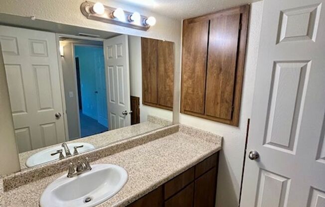 1 bed, 1 bath, 700 sqft, $1,555, Unit 36
