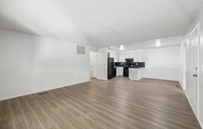 3 beds, 1.5 baths, 950 sqft, $1,385, Unit 104