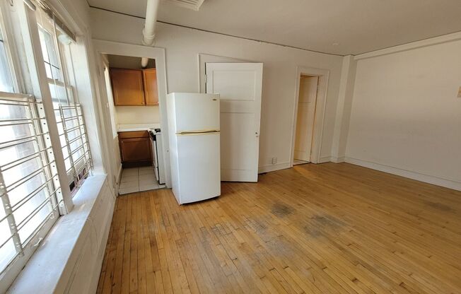 Studio, 1 bath, $795, Unit 103