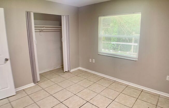 2 beds, 1 bath, 770 sqft, $1,100, Unit Birchwood 1