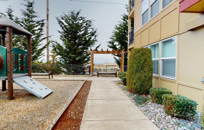 2 beds, 1 bath, 740 sqft, $2,286, Unit B407