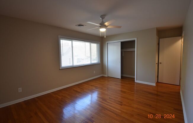 2 beds, 1.5 baths, 970 sqft, $995, Unit Spring 145 - Apt 3