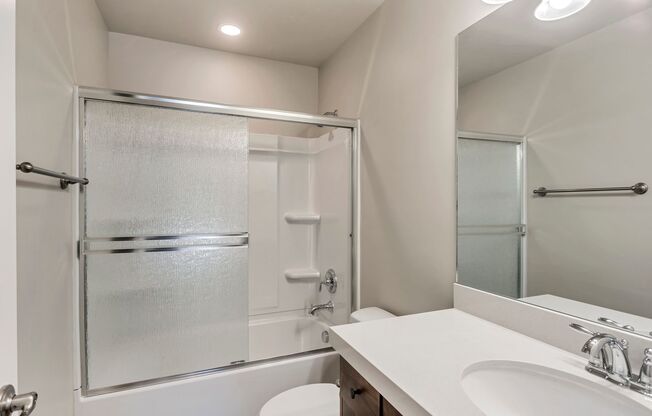 3 beds, 2.5 baths, $2,200
