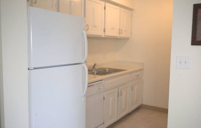 Kitchen Appliances at Woodmere Townhomes, Cedarburg, WI, 53012