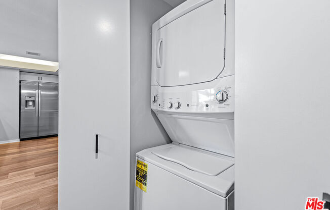 1 bed, 1 bath, 854 sqft, $4,750, Unit 627