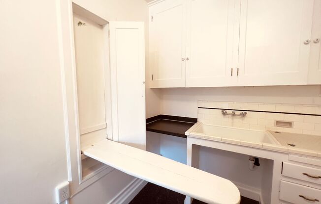 Studio, 1 bath, 340 sqft, $1,199, Unit 404