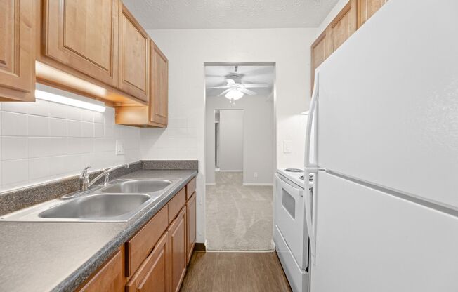 2 beds, 1 bath, 800 sqft, $1,100, Unit 379-206