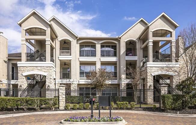 The Retreat at Cinco Ranch apartment balconies and patios