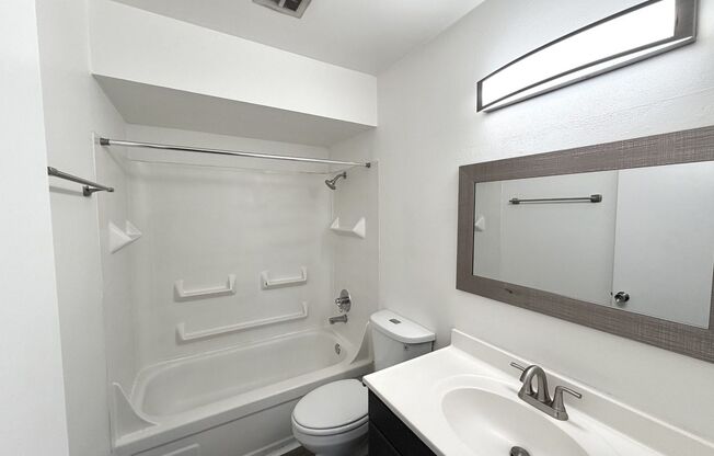 2 beds, 1 bath, 890 sqft, $1,595, Unit 15