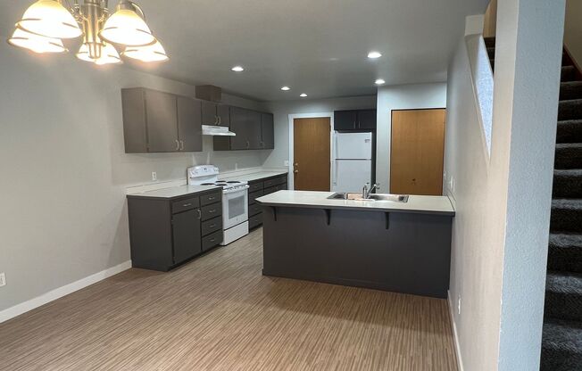 Spacious 4-Bedroom Townhome in Edmonds | Mukilteo School District | Available NOW