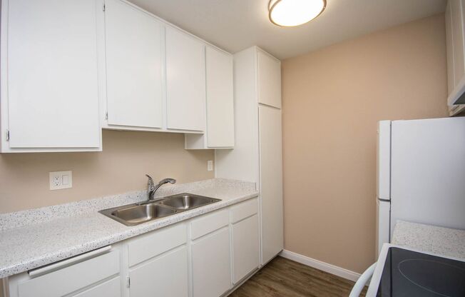 1 bed, 1 bath, 604 sqft, $2,300, Unit 16