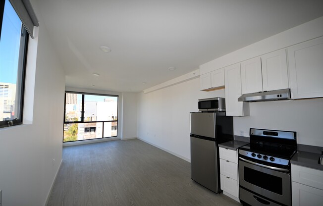 Studio, 1 bath, 402 sqft, $2,910, Unit 1335 Folsom St, Unit 306