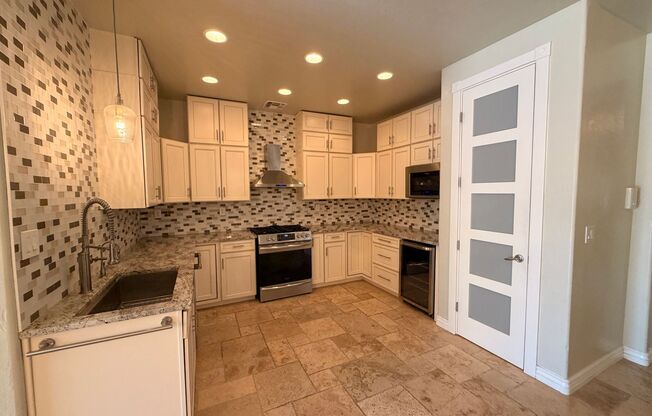 Gorgeous 4Bdm 2.5Ba Anthem Home with a Pool!