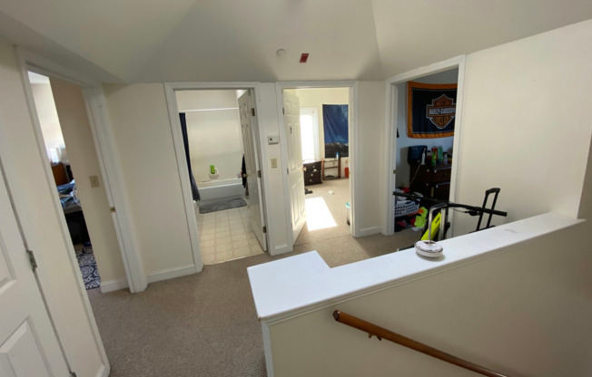 2-Fl Duplex Available for June! 3-beds, 2.5 Baths