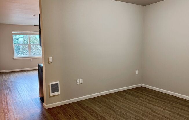 Studio, 1 bath, 515 sqft, $1,275, Unit 303