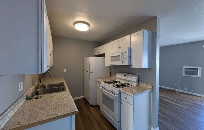 2 Bedroom 1 Bathroom Condo available NOW!