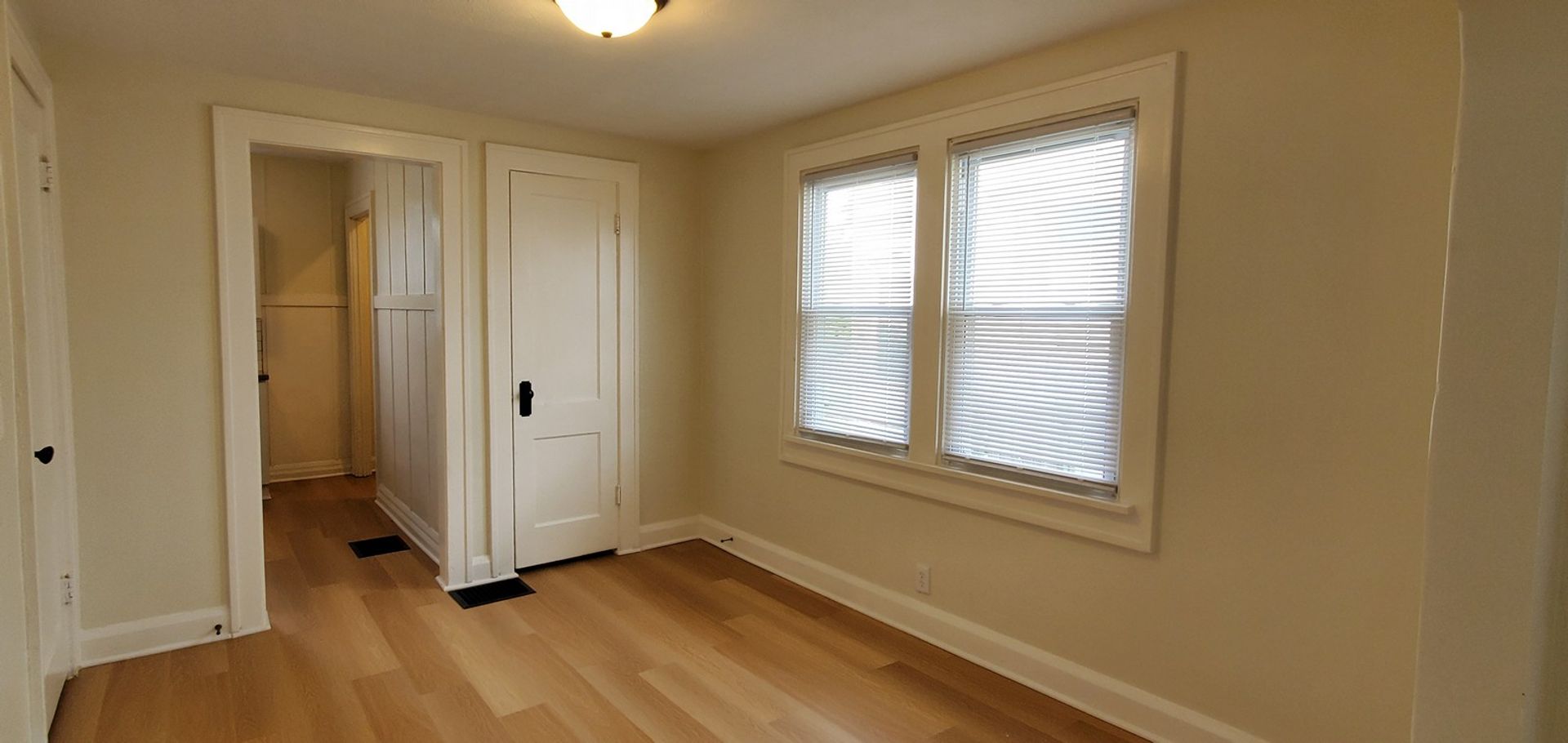 Updated 2 bedroom Townhouse - Garfield Park-South Neighborhood