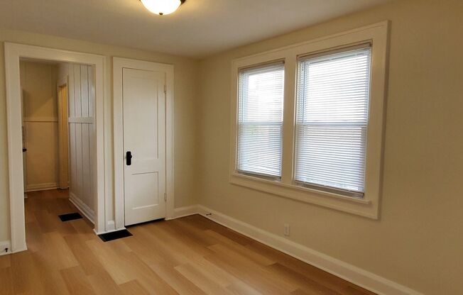 Updated 2 bedroom Townhouse - Garfield Park-South Neighborhood