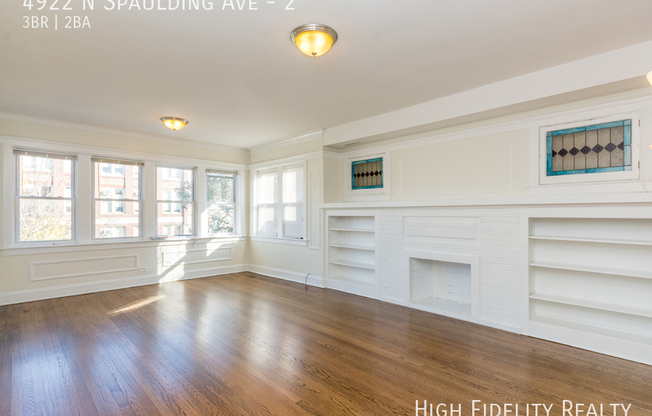 4922 N Spaulding Ave