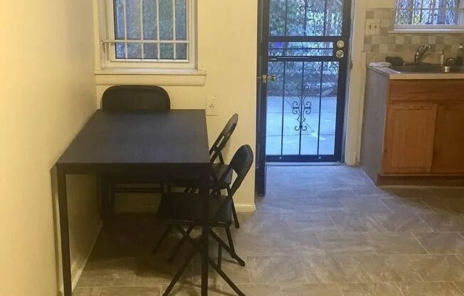 524 N Natrona St, Philadelphia, PA 19104