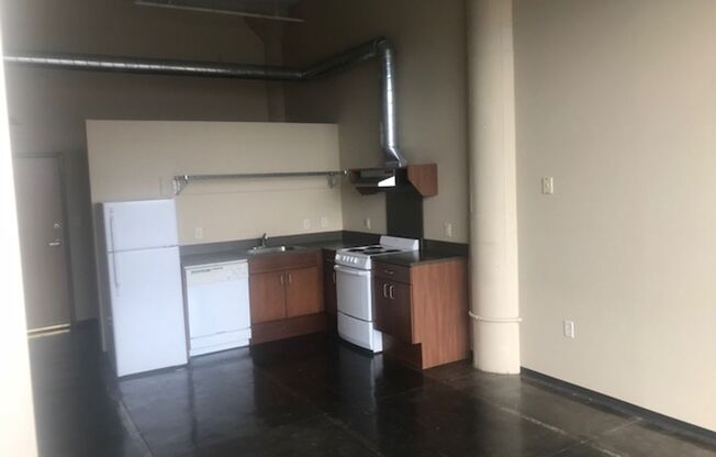 1 bed, 1 bath, 650 sqft, $1,405, Unit 303