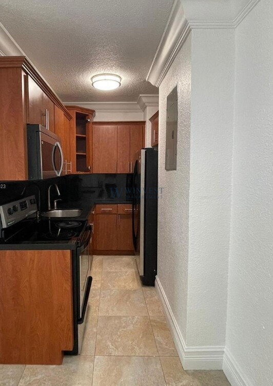 150 SW 10th St