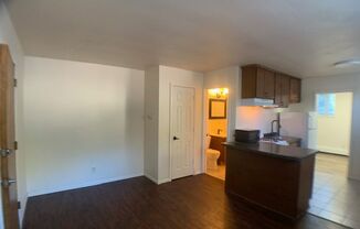 1 bed, 1 bath, 650 sqft, $850, Unit Unit 2