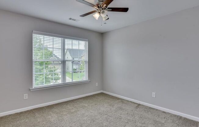 5 Bedroom 3 Bath In Evans!
