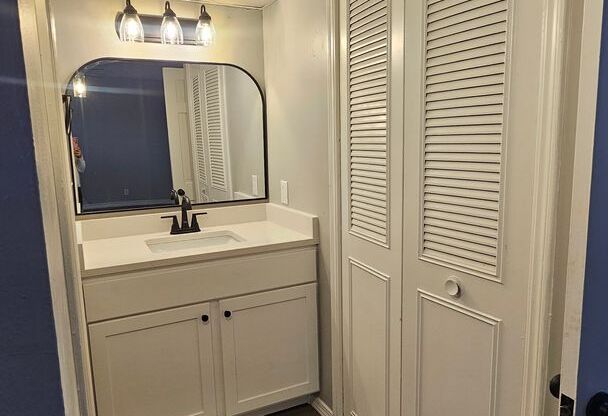 2 beds, 2 baths, 925 sqft, $1,300, Unit 119