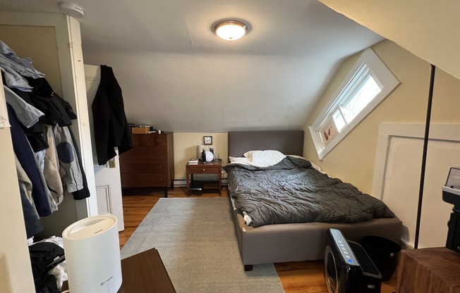 4 beds, 2 baths, $5,000, Unit 2