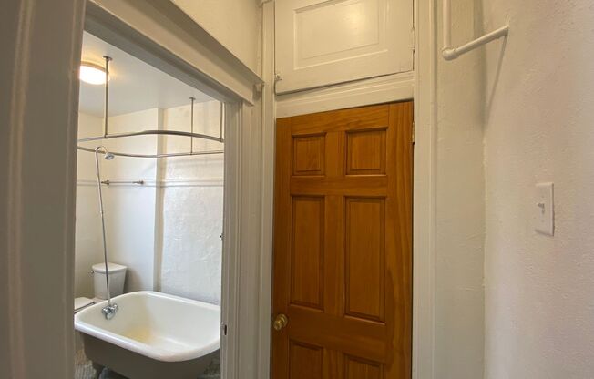 Studio, 1 bath, 180 sqft, $785, Unit 107