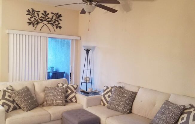 3/2 Townhouse Near University Parkway