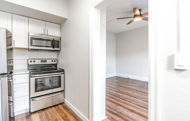 Studio, 1 bath, 348 sqft, $1,237, Unit 309