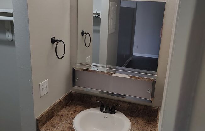 Studio, 1 bath, 440 sqft, $855, Unit 129